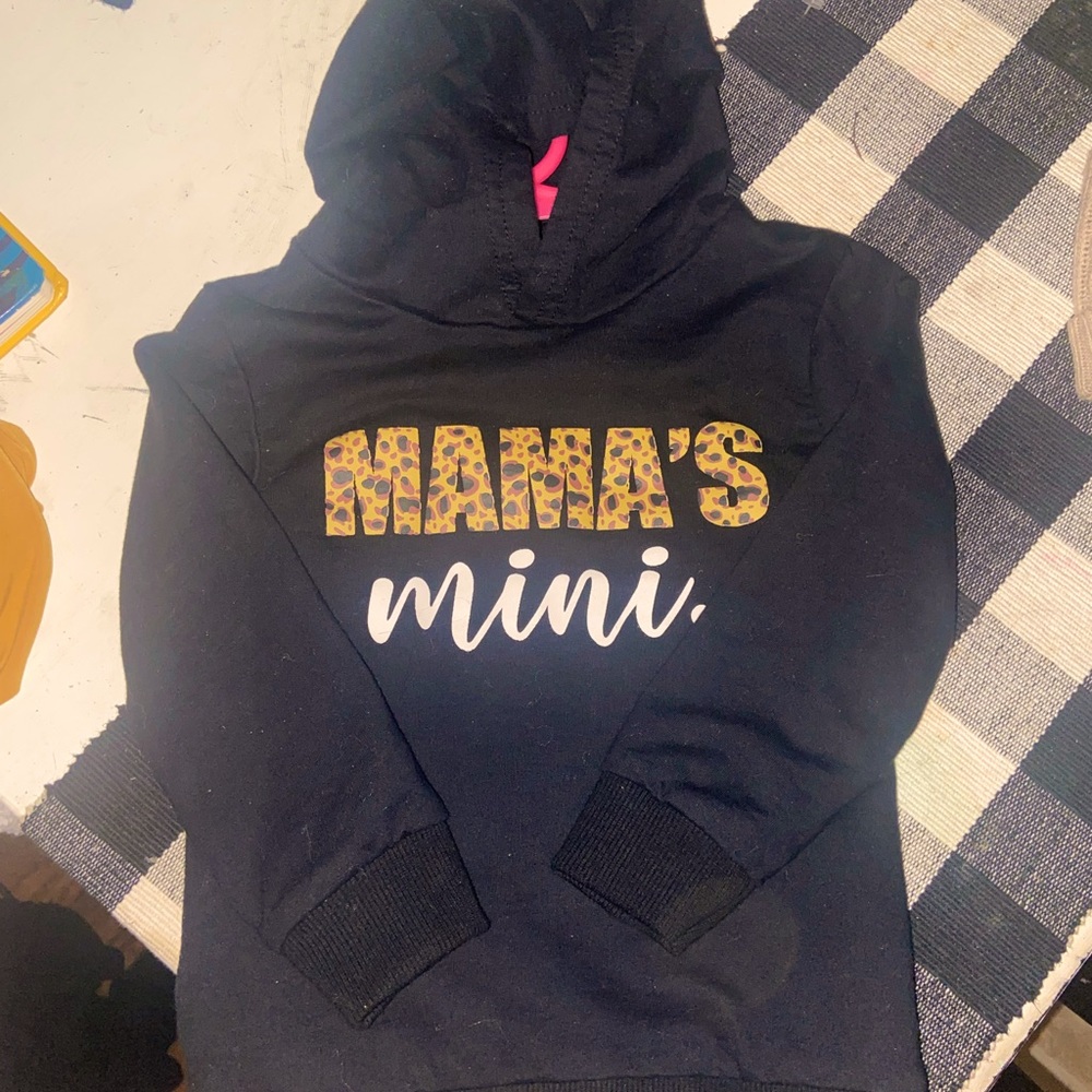 Gorgeous hoodie w NO pockets for Mamas Mini ❤️